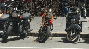 An image of bee swarm on the move 